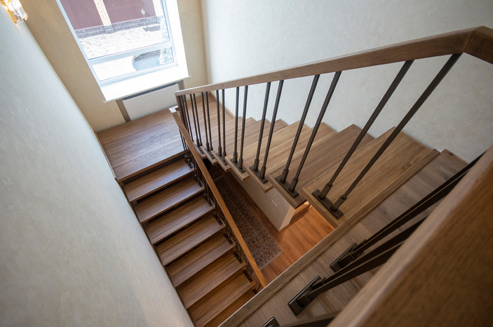 Лестница в Шмидтово на мет. каркасе