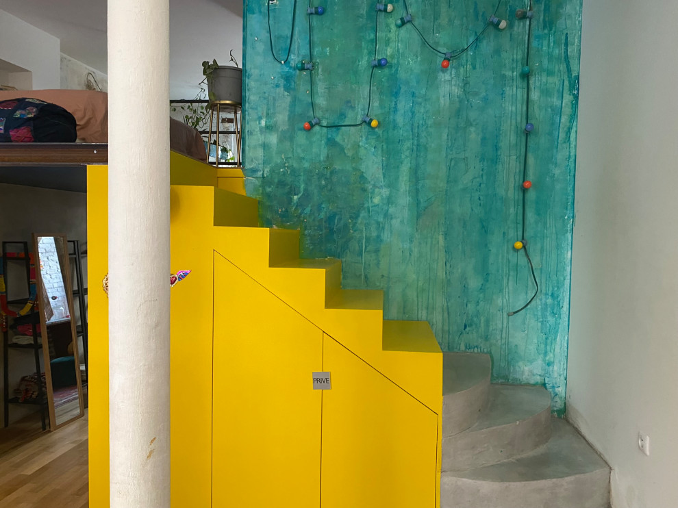 Transformation d'un local en loft brutaliste tropical