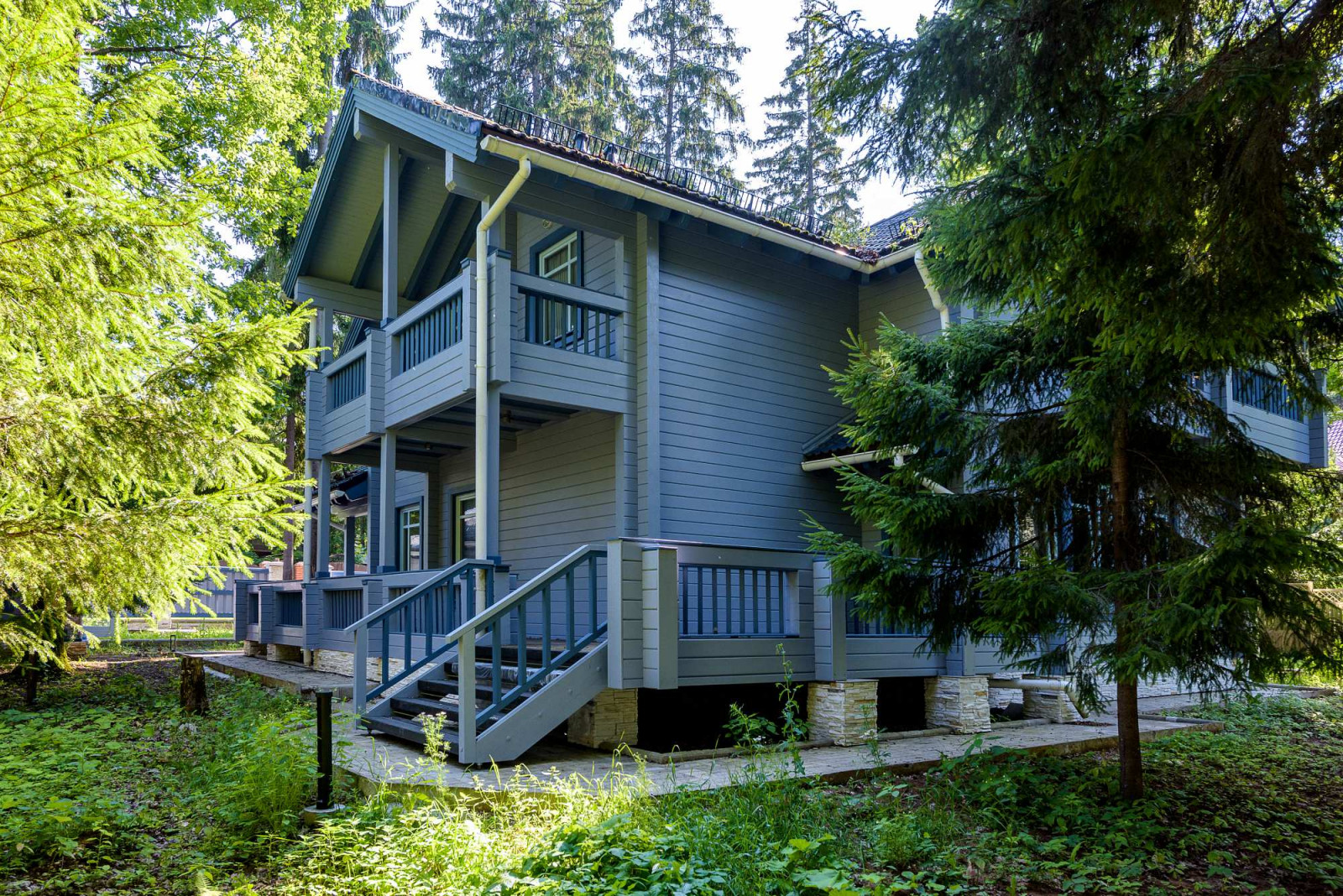 Лазурный дом из клееного бруса