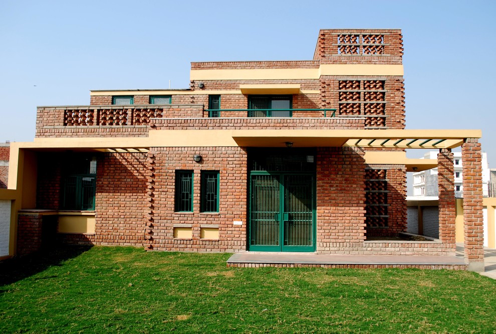 Photo of an asian brick exterior in Delhi.
