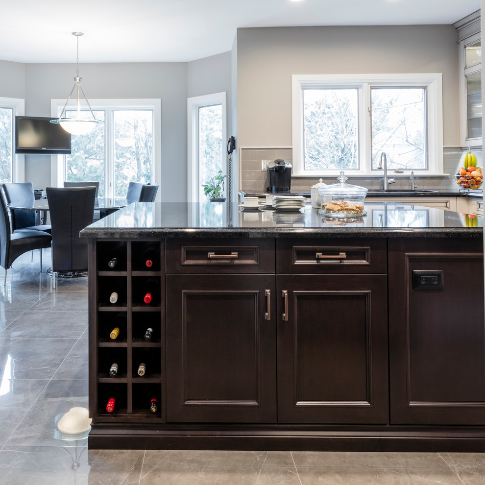 This is an example of a traditional kitchen in Toronto.