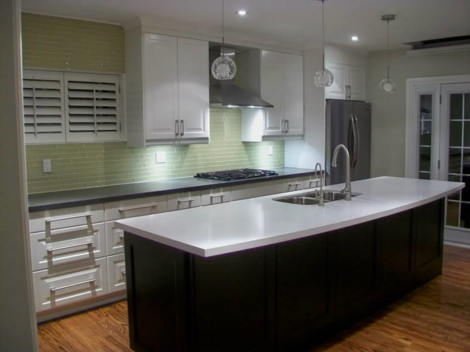 Kitchen - transitional kitchen idea in Richmond