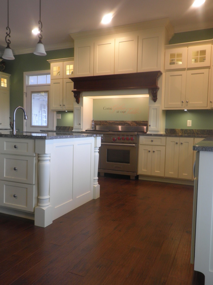 Design ideas for a country kitchen in St Louis.