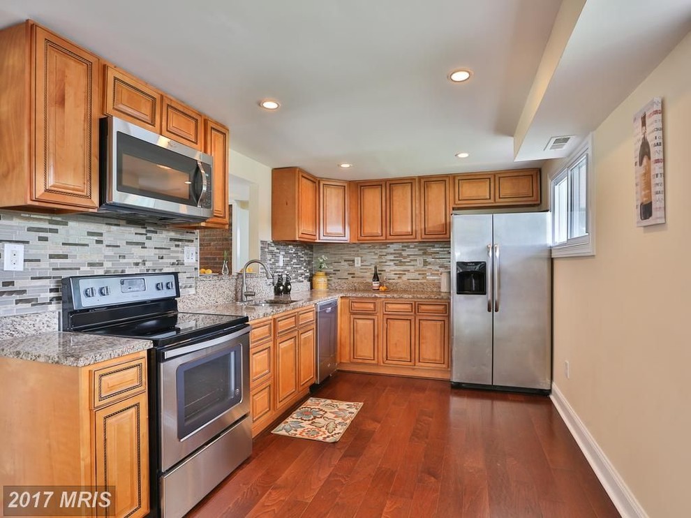 Example of a transitional kitchen design in DC Metro