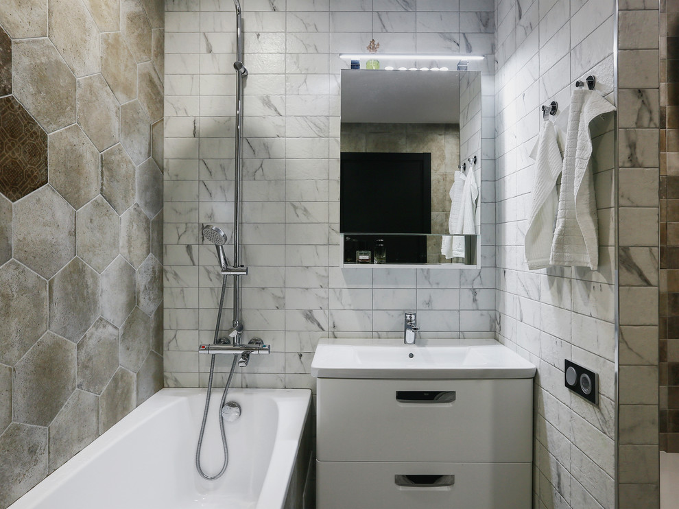 Inspiration for an industrial bathroom remodel in Moscow
