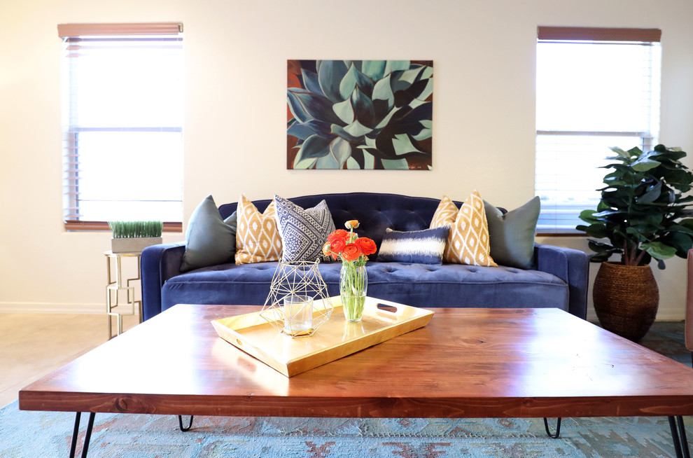 Transitional home design photo in Phoenix
