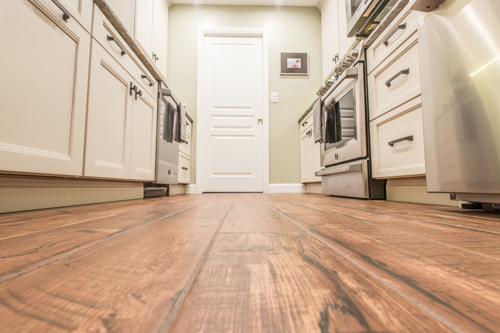 Example of a mid-sized transitional galley eat-in kitchen design with an undermount sink, white cabinets, quartz countertops, gray backsplash, glass tile backsplash, stainless steel appliances, no island and shaker cabinets