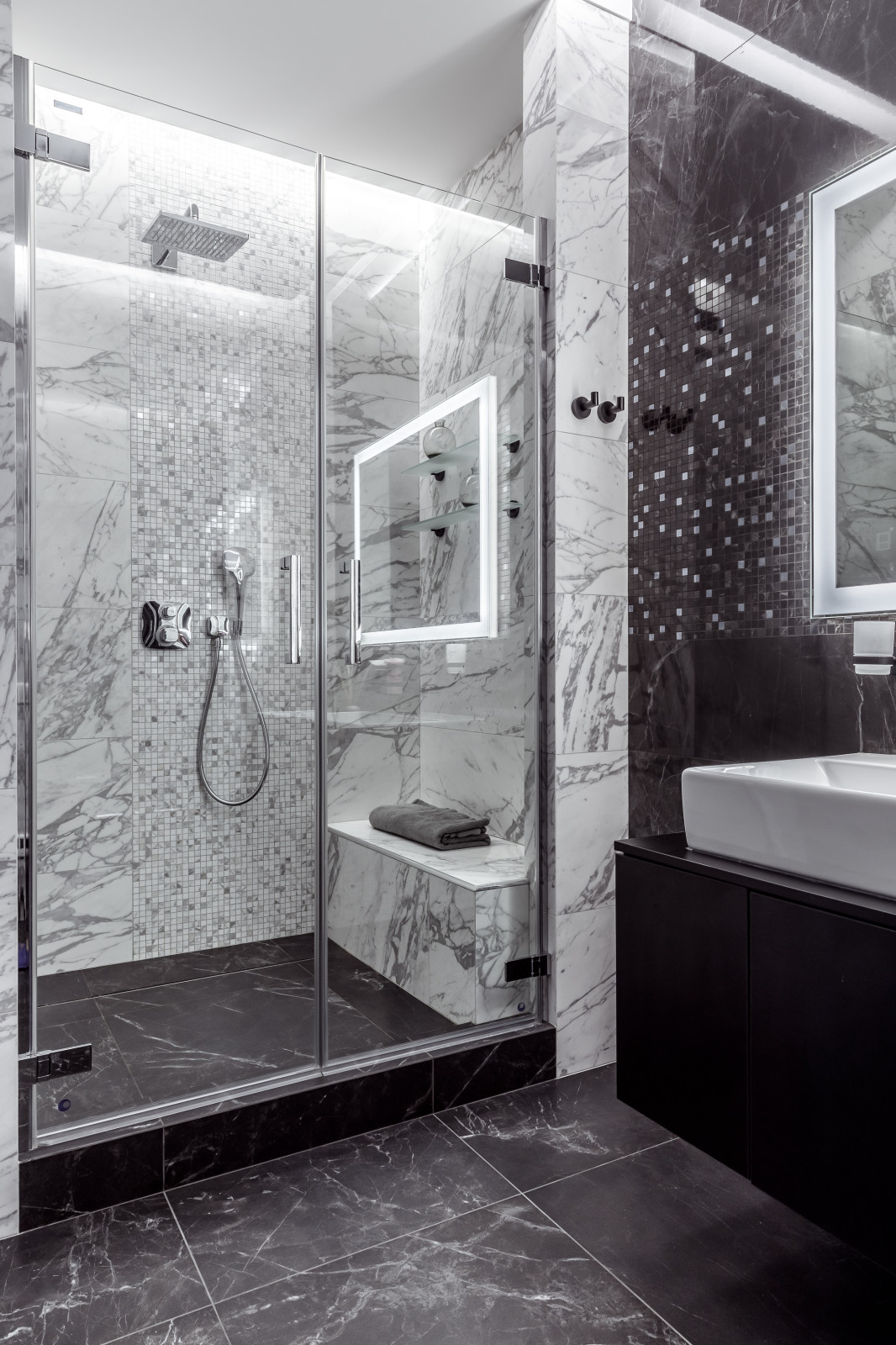 Монохромный интерьер в 2-х комнатной квартире