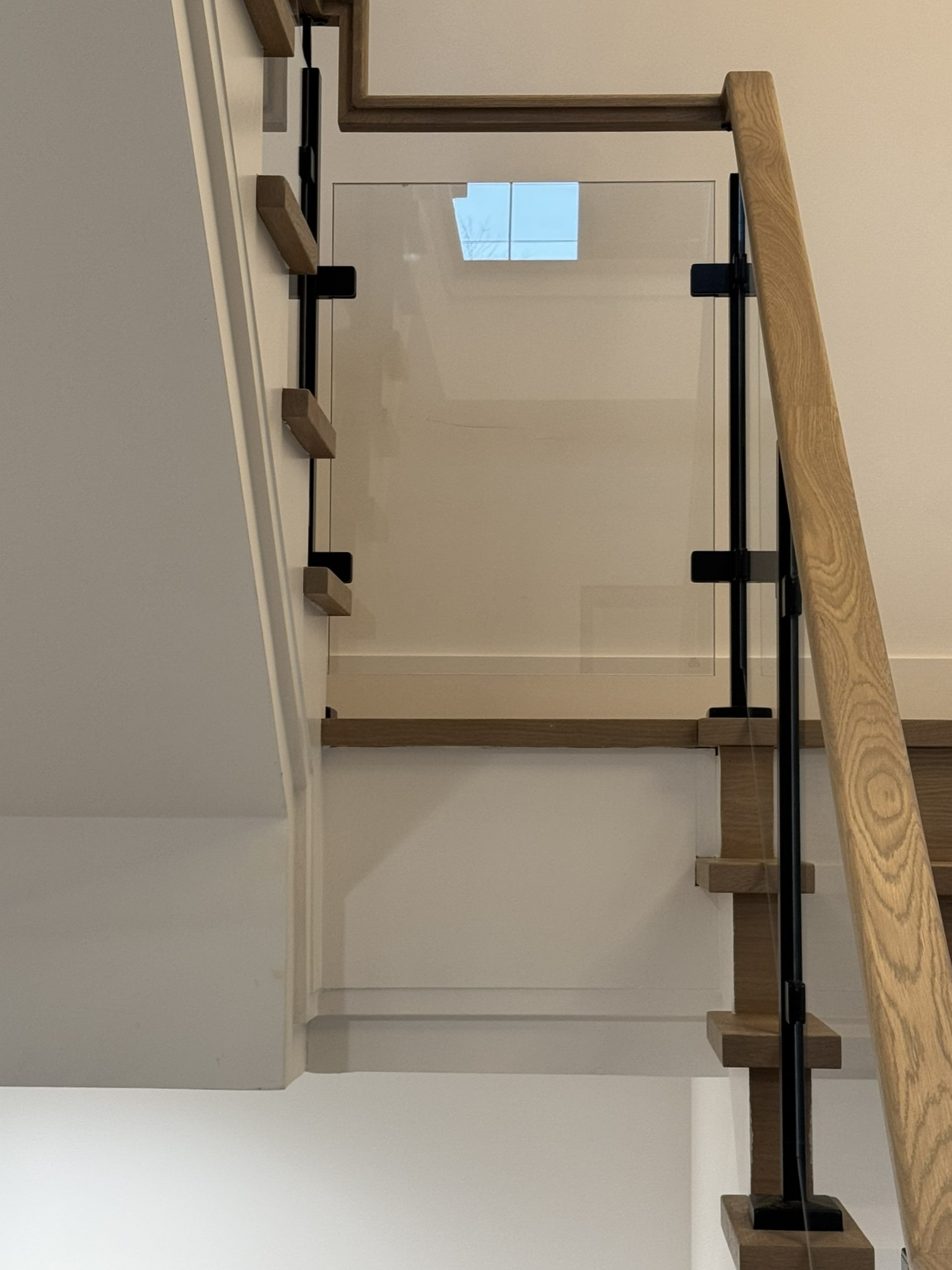 134_Modern White Oak Stair with Glass Balustrade, Vienna, VA 22180