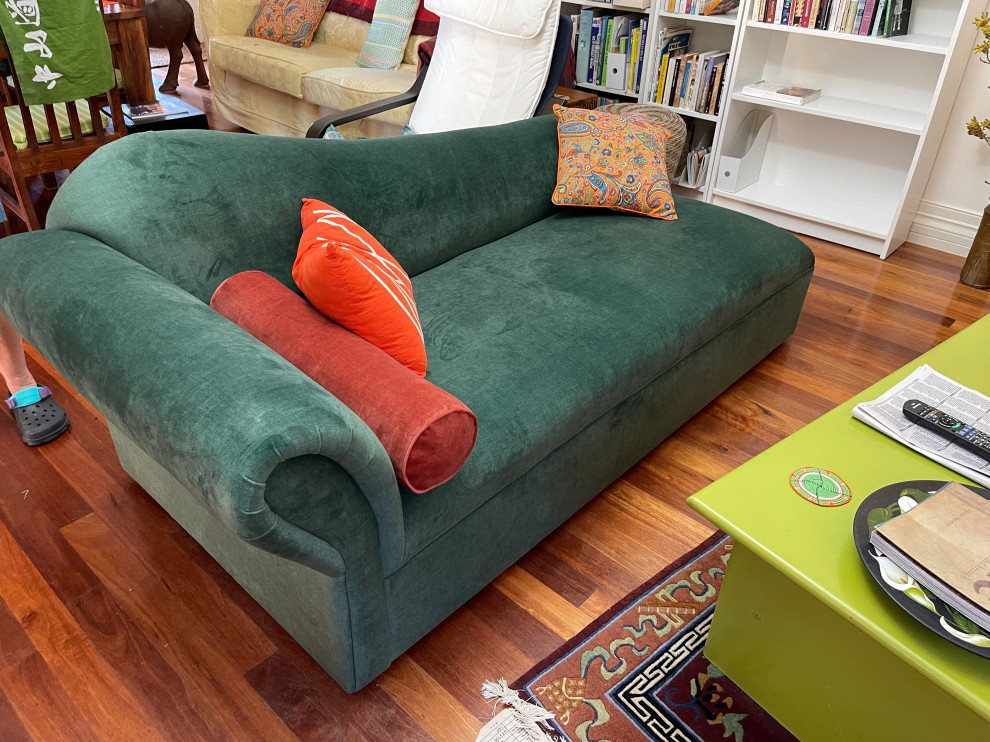 Living room - small living room idea in Sydney