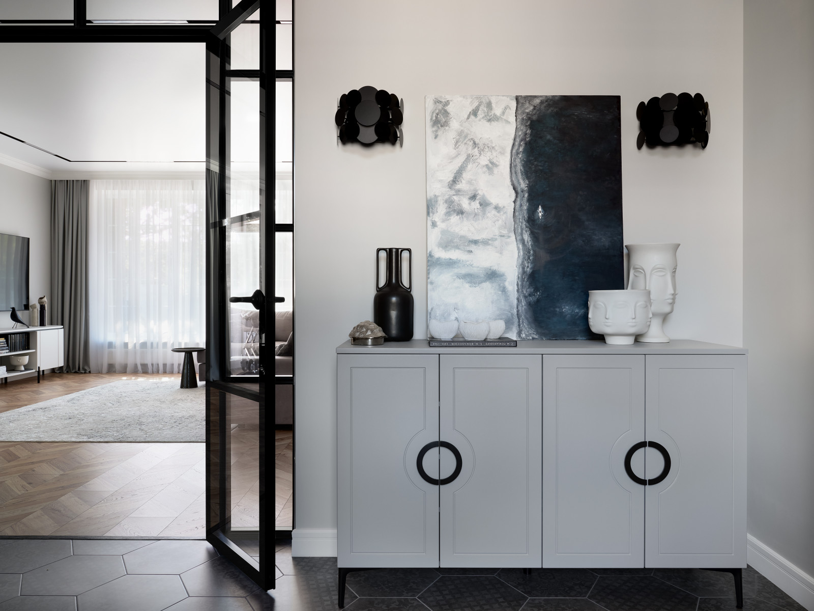 Современный интерьер с нотками классики: дом в Воронеже