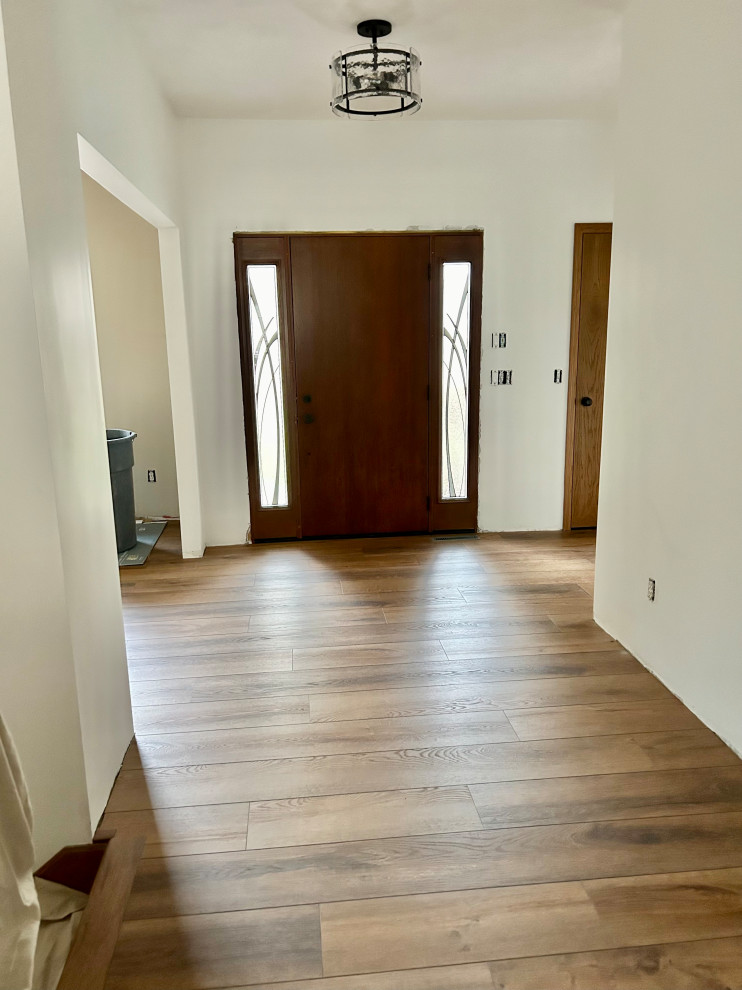 Entryway - transitional entryway idea in Grand Rapids
