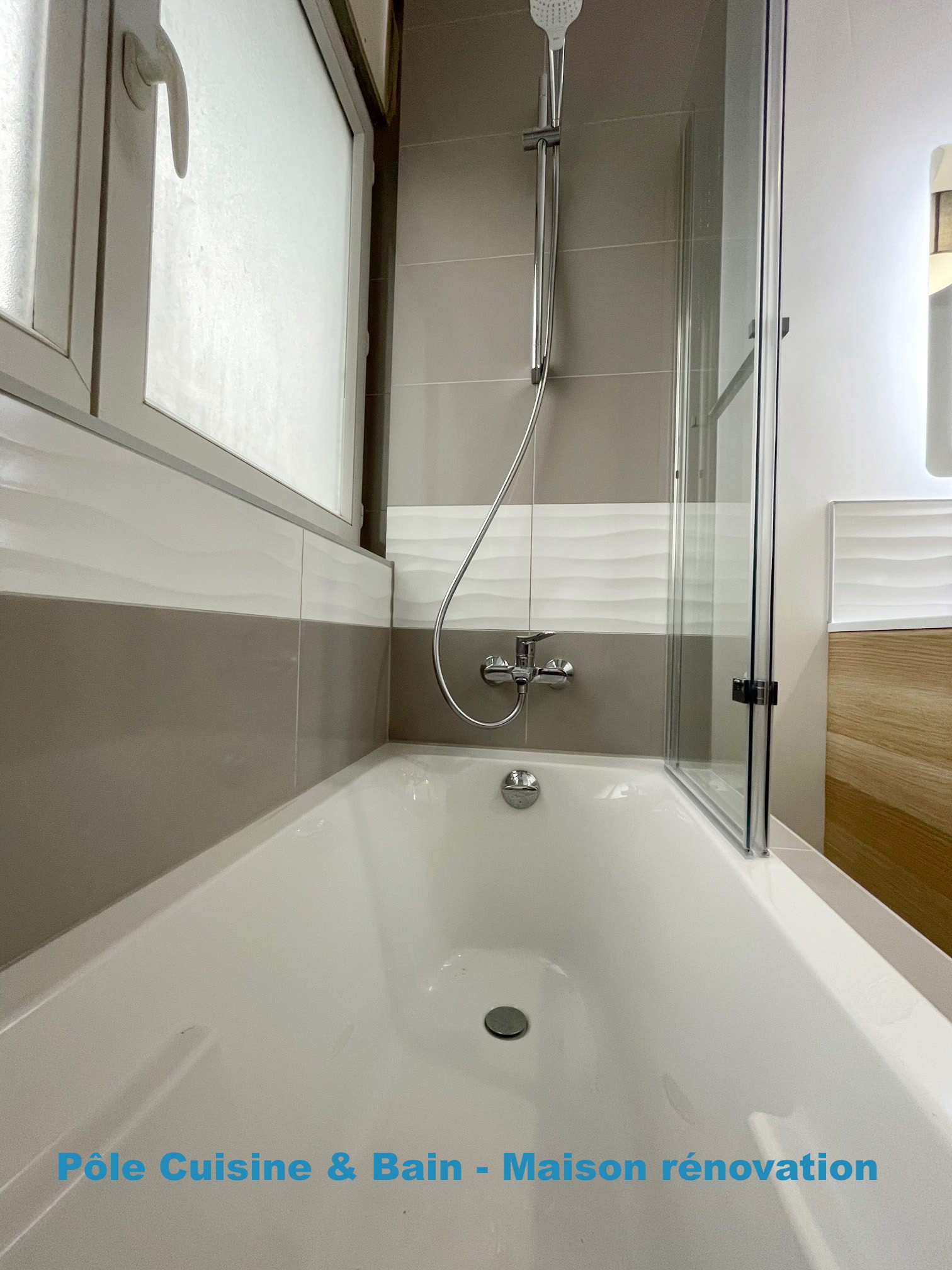 SALLE DE BAIN FAMILIALE: rénovation partielle de cette pièce des années 80