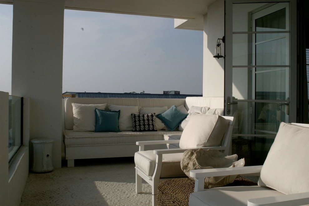 Inspiration for a beach style verandah in Miami.