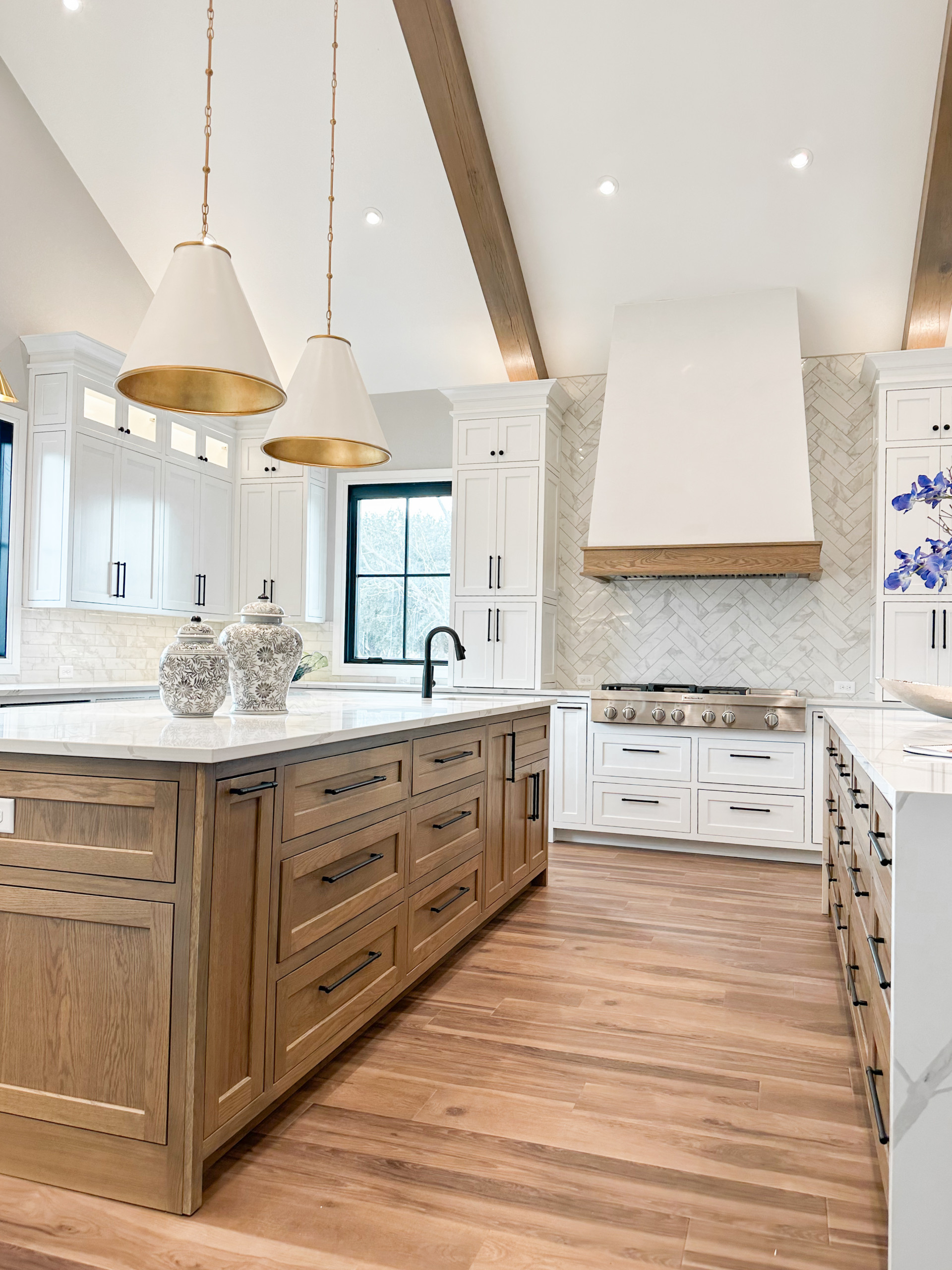 Inspiration for a modern kitchen remodel in Austin