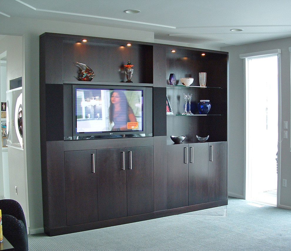 Inspiration for a large traditional open concept home theatre in Detroit with a built-in media wall.