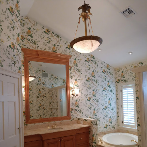 Transitional home design photo in Miami