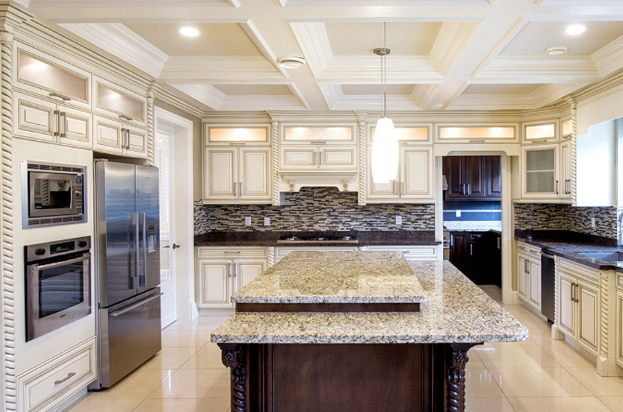 Kitchen - kitchen idea in Vancouver