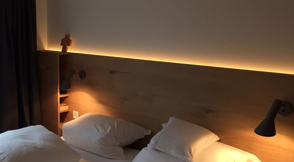 Appartment in der Schweiz - Schlafzimmer , Beleuchtung aufs Doppelbett