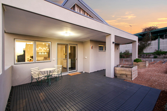 Avebury drive Berwick contemporary-traedaeck