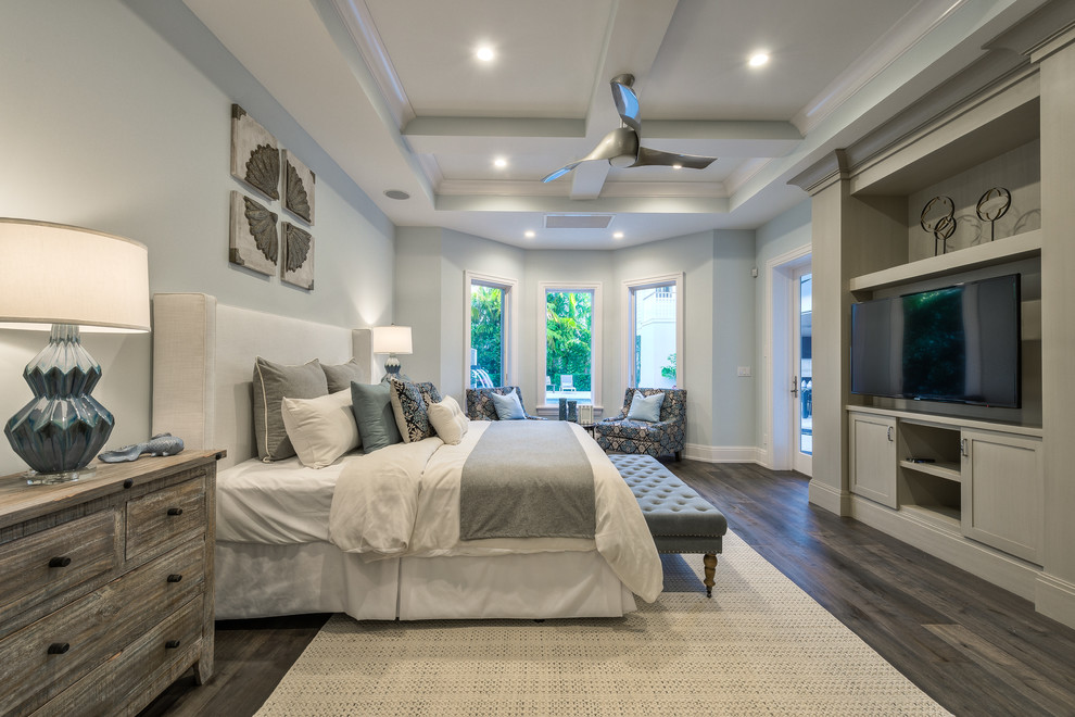 Inspiration for a transitional home design remodel in Miami