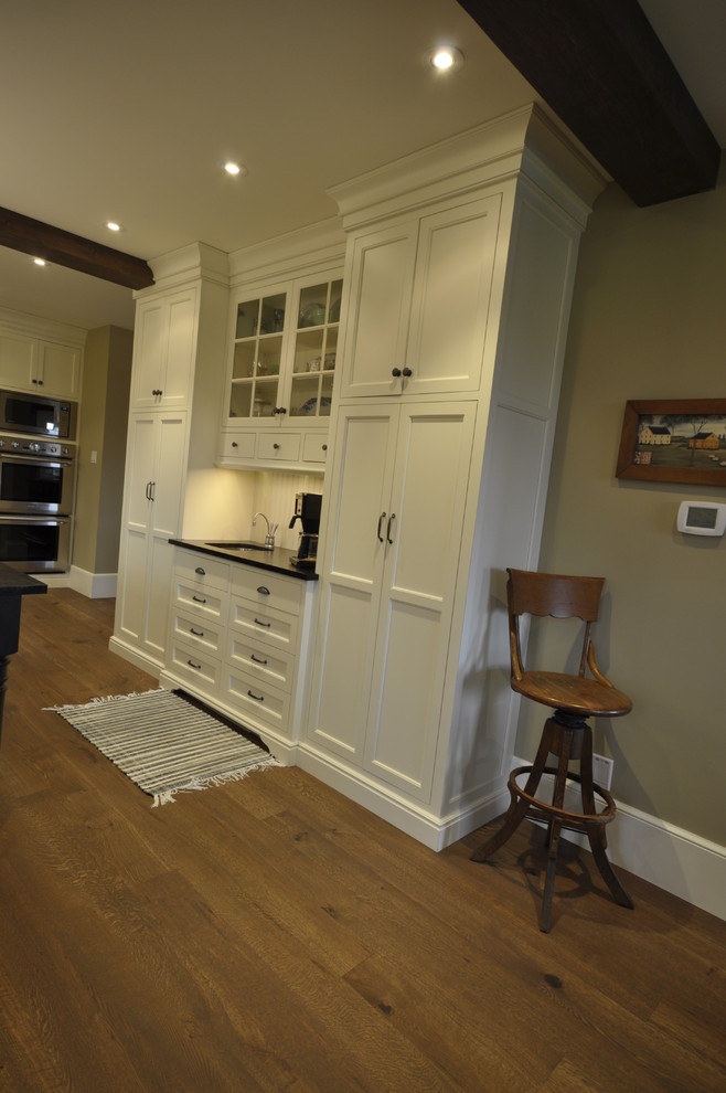 Example of a transitional kitchen design in Toronto