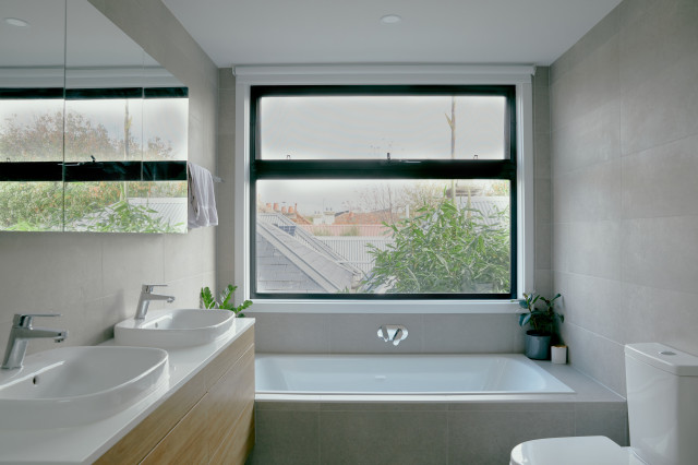 Manningtree House modern-badezimmer