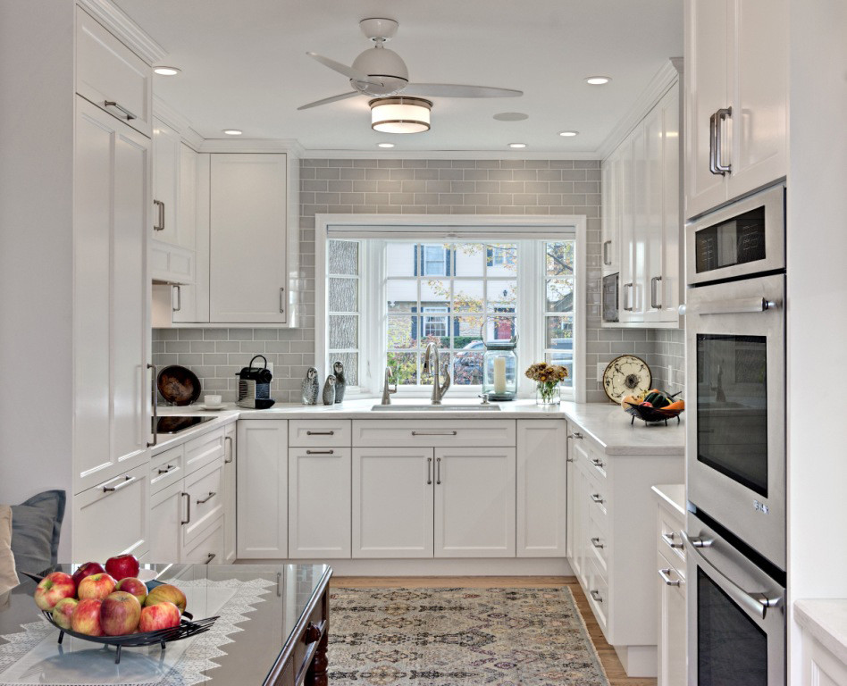 Inspiration for a transitional u-shaped kitchen remodel in Minneapolis