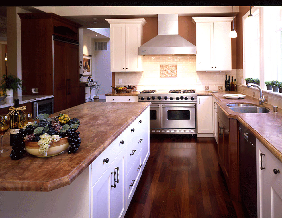 Design ideas for a traditional kitchen in Auckland.
