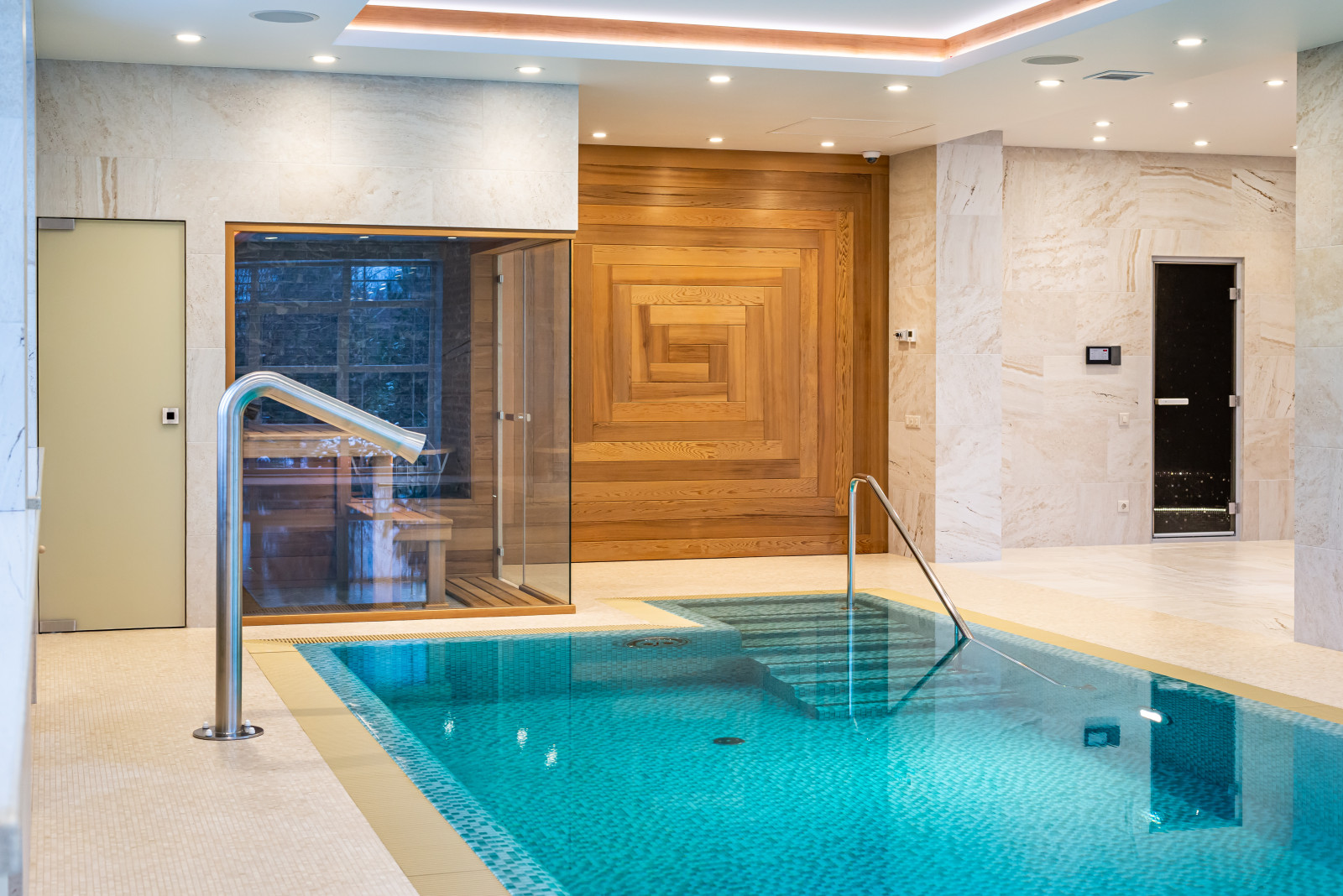 РОСКОШНЫЙ ЧЕРНЫЙ