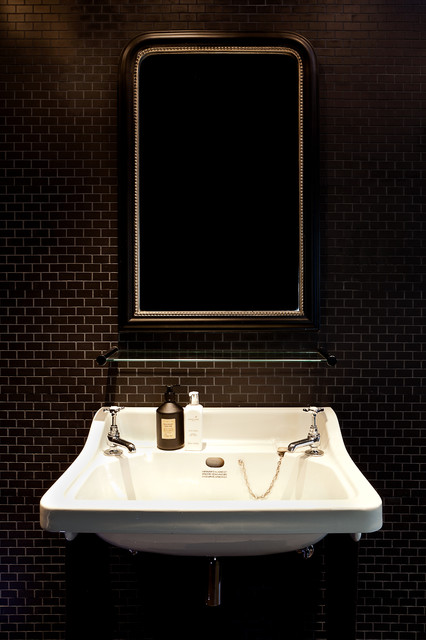 Fountain House modern-badrum