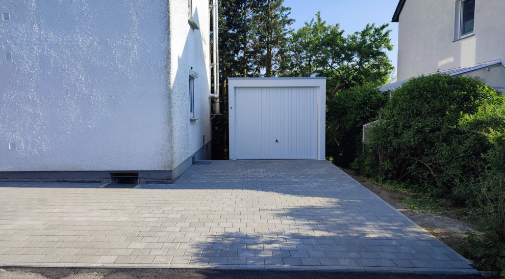 Inspiration for a small contemporary detached one-car garage in Stuttgart.