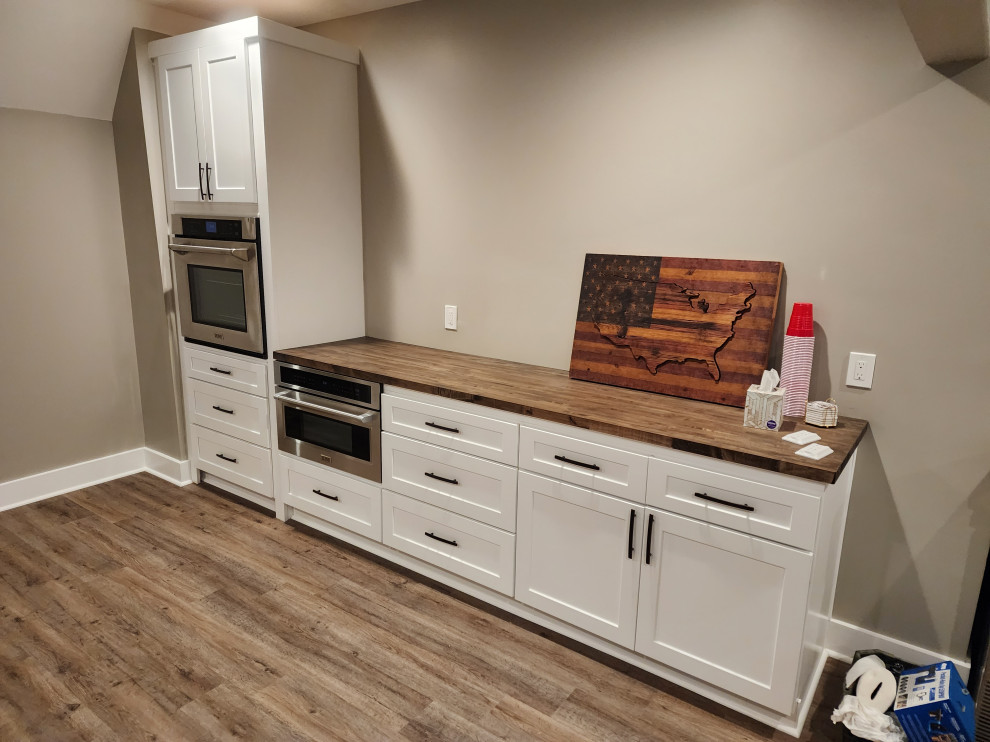 Transitional kitchen photo in Atlanta
