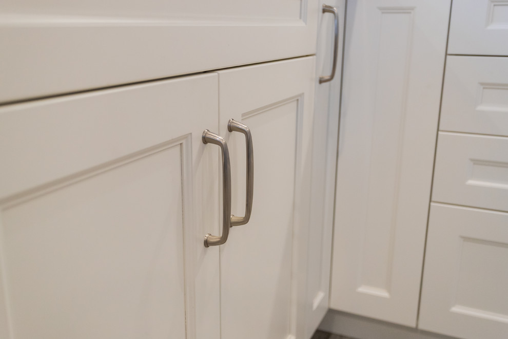 Inspiration for a transitional kitchen remodel in Toronto