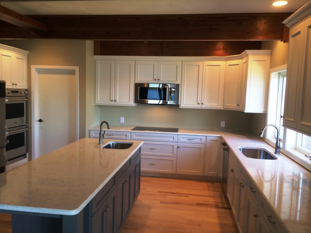 Kitchen - transitional kitchen idea
