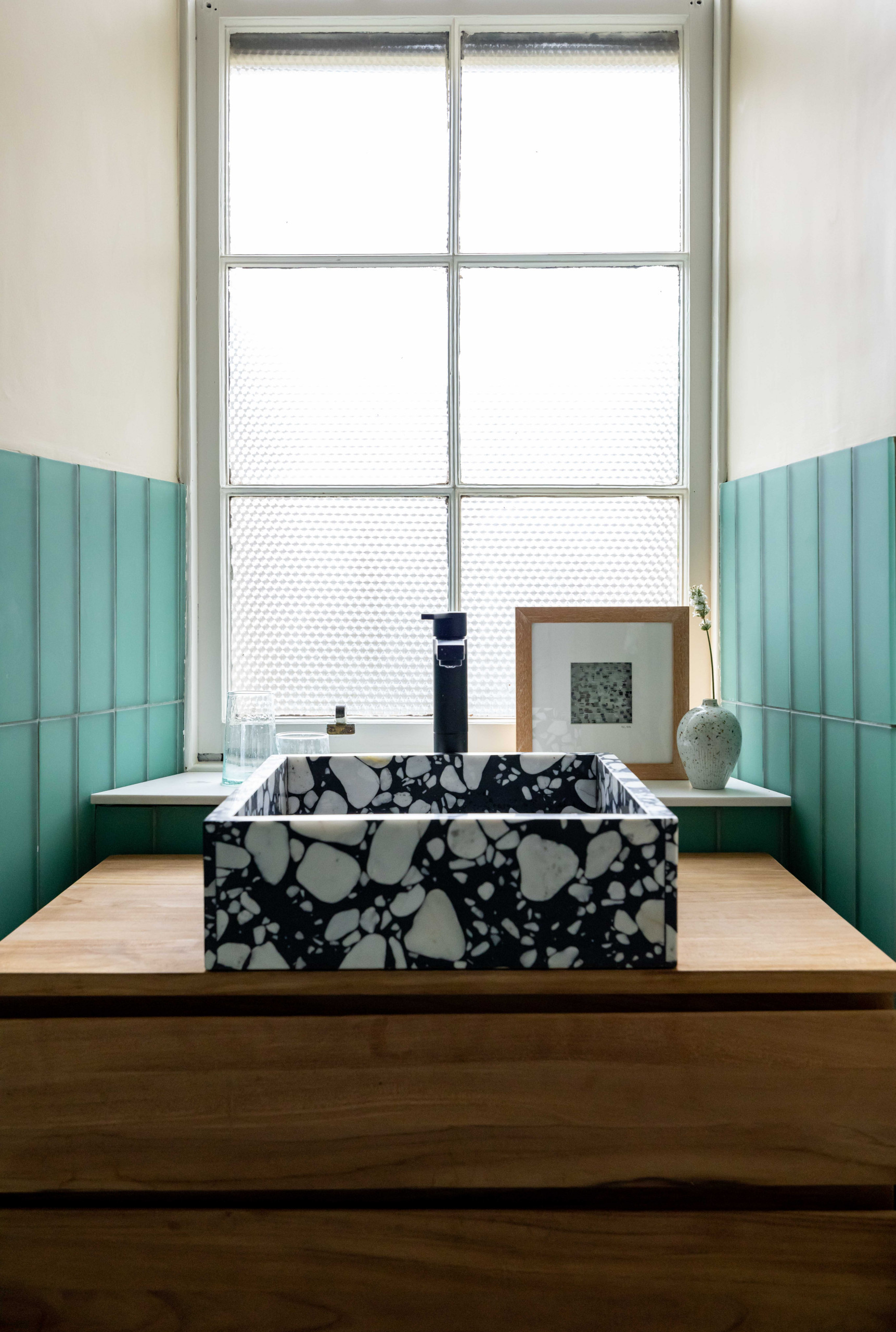 75 Most Popular 75 Beautiful Bathroom with a Wall Mounted Toilet and Green  Tiles Ideas and Designs Design Ideas for February 2023 | Houzz IE