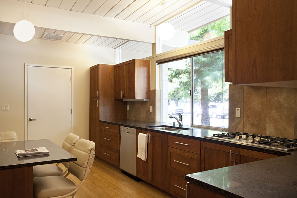 Example of a mid-century modern kitchen design in San Francisco