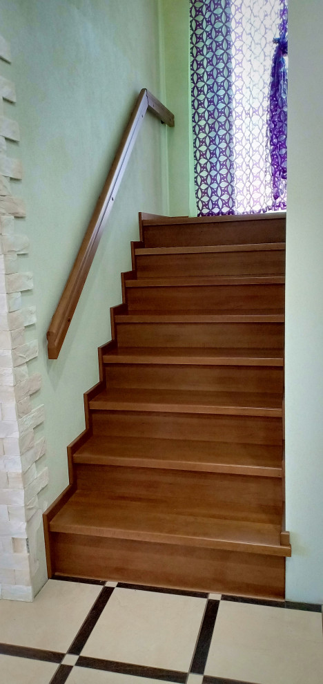 Лестница из массива бука.