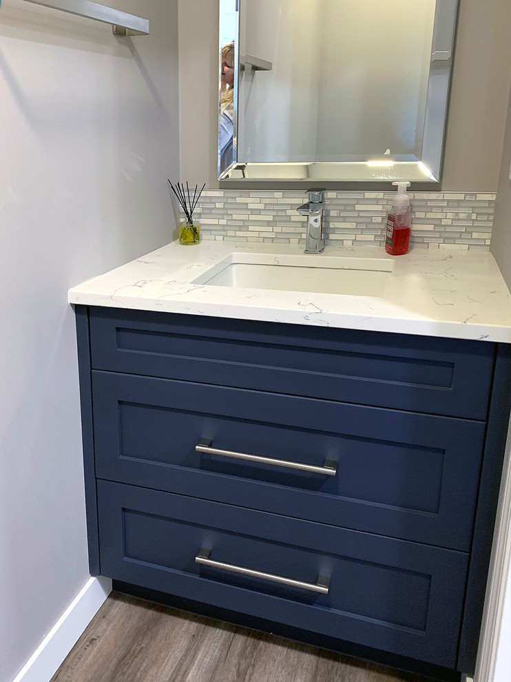Inspiration for a transitional bathroom remodel in Calgary