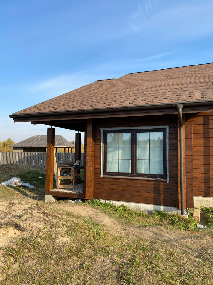 Покраска фасада ( обновление) из клееного бруса в КП "Озёрный край".