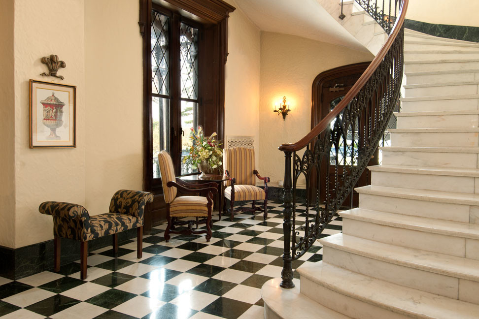This is an example of a traditional carpeted staircase in Louisville with wood risers.