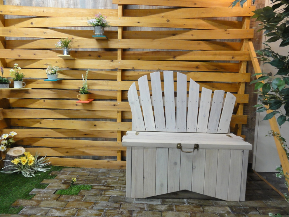 Cette image montre un porche avec un mur végétal latéral rustique de taille moyenne avec des pavés en brique.
