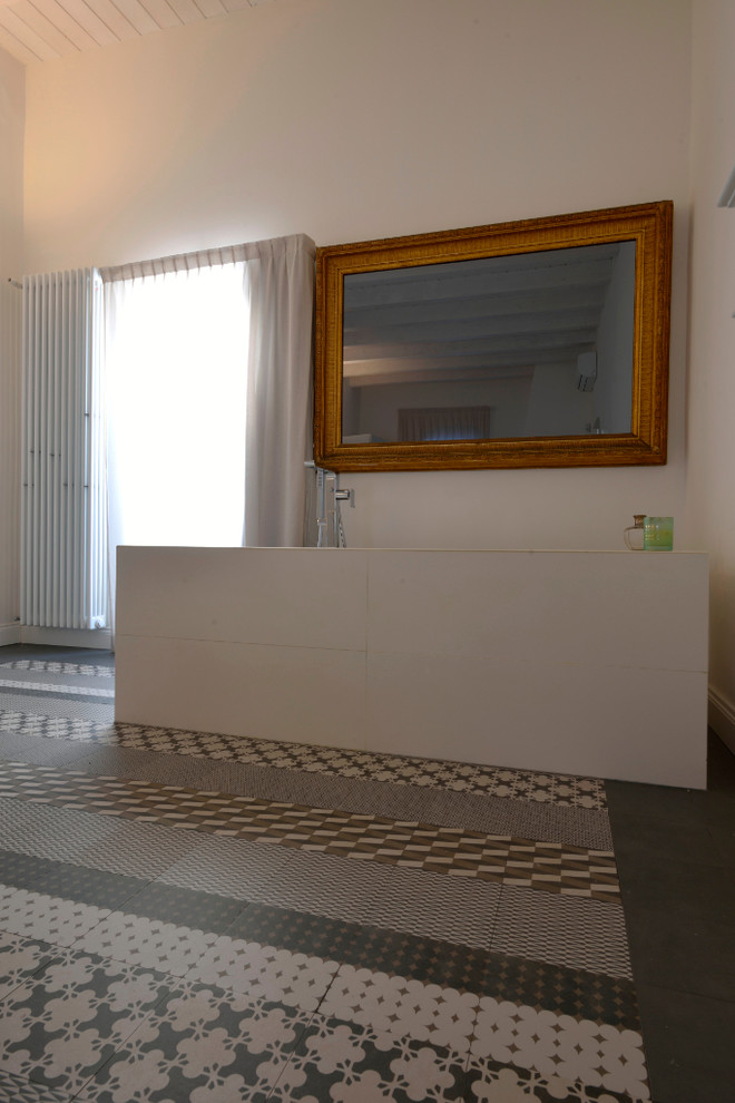 Design ideas for a bathroom in Bari.