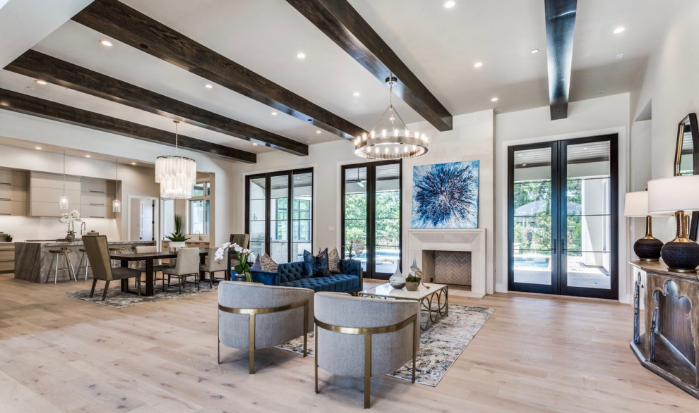 Example of a transitional home design design in Austin
