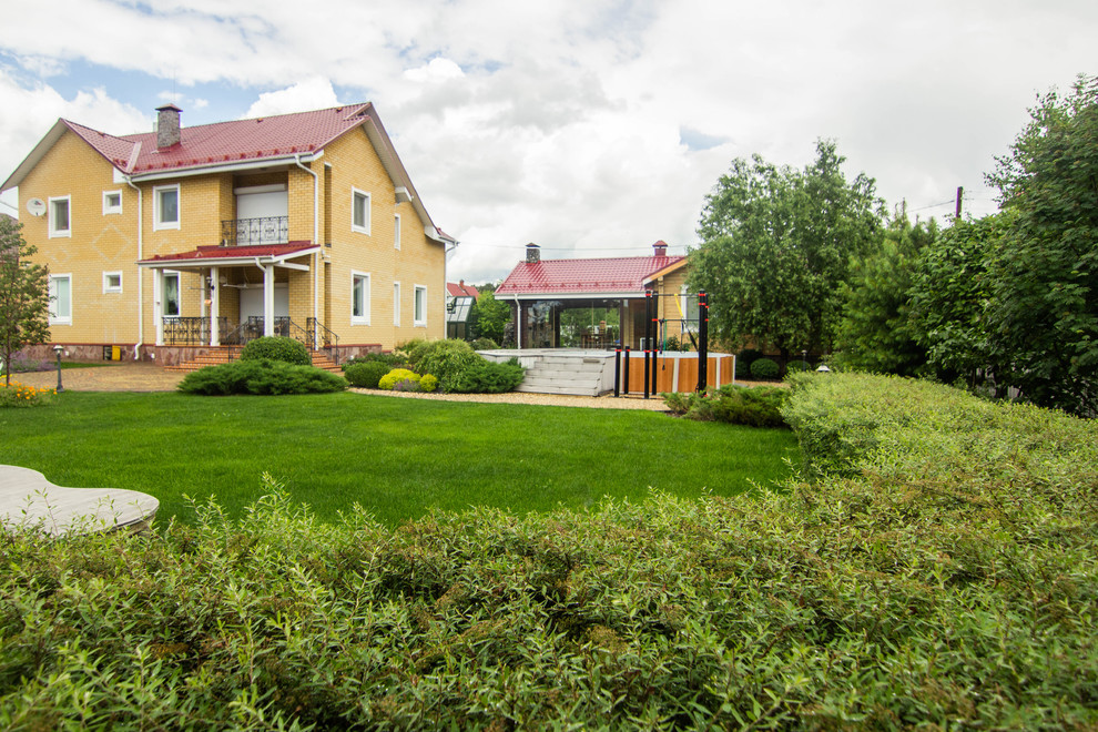 Сад с зеленой крышей