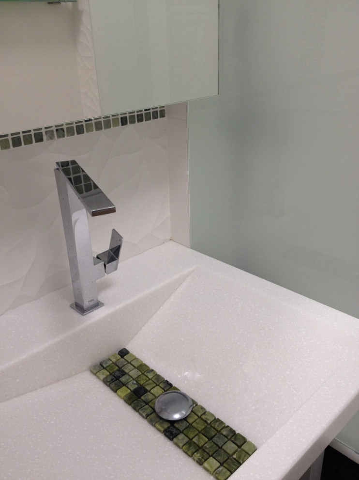 "и целого мира мало"