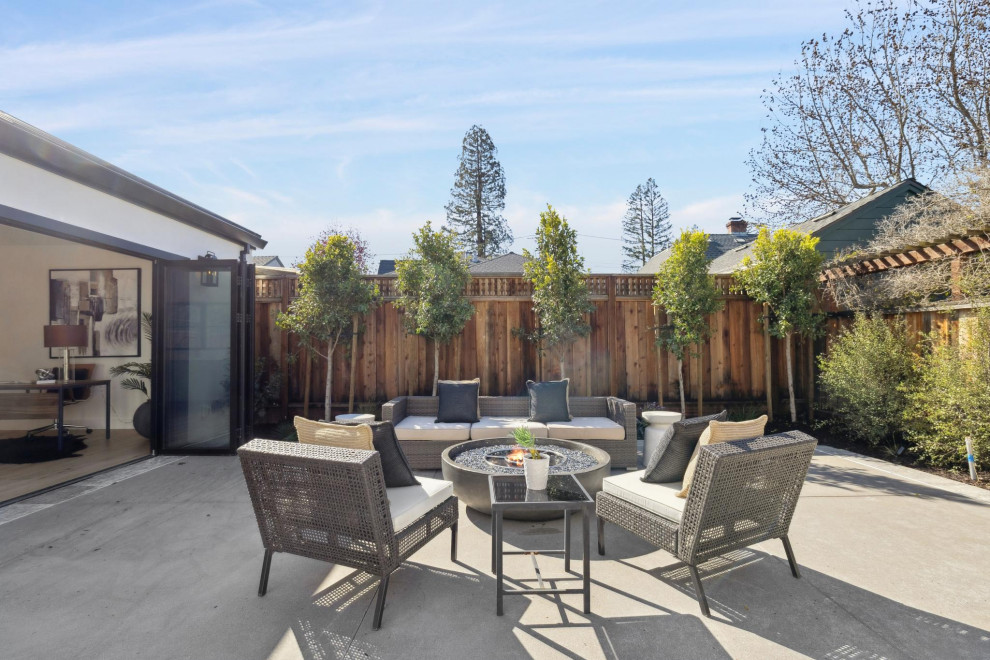 Example of a transitional patio design in San Francisco