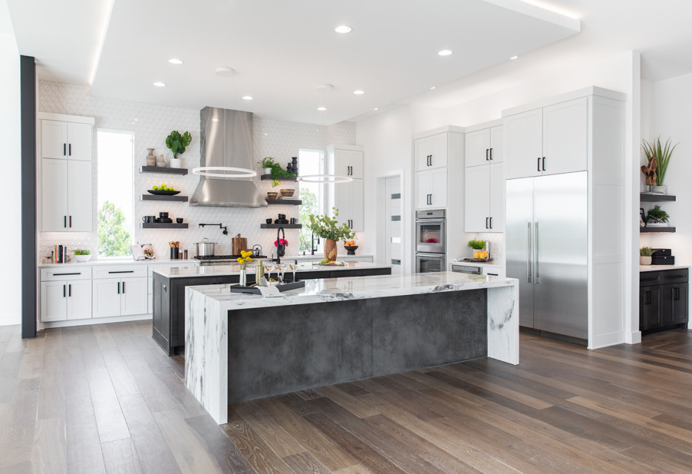 Transitional kitchen photo in Austin