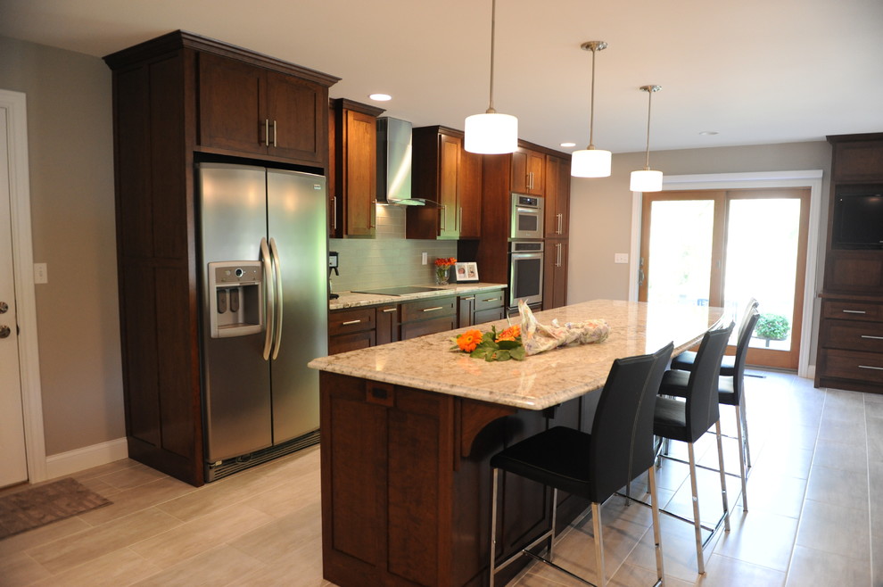 Inspiration for a transitional kitchen remodel in Chicago