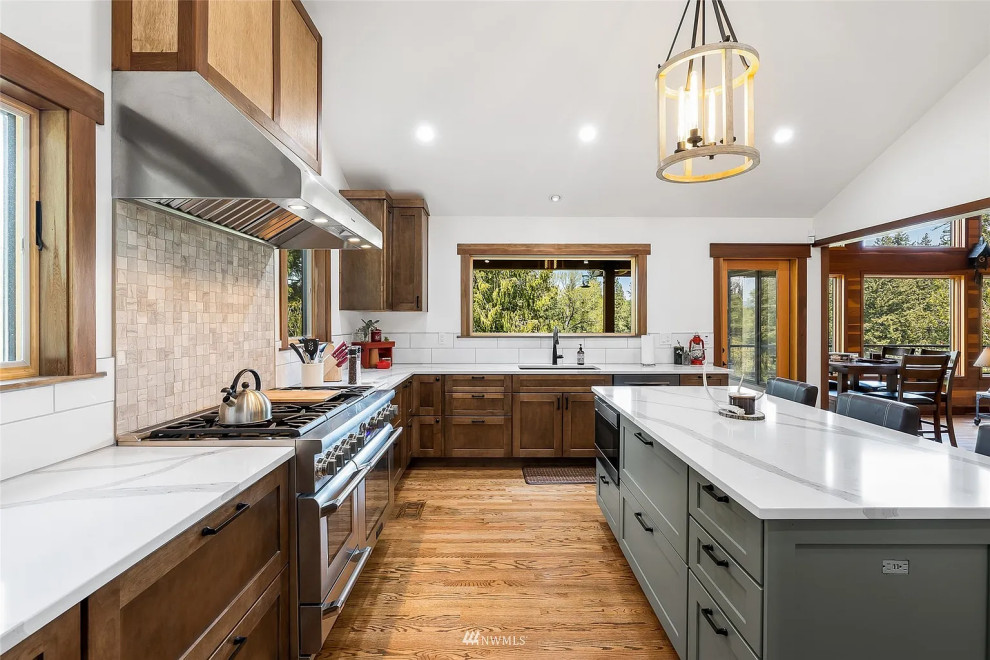 Mountain style kitchen photo in Seattle